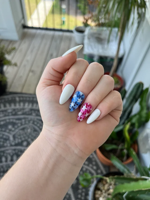 23 Cute July Nail Ideas That Are Absolutely Stunning fourth of july nails v0 801c9wns6e8b1