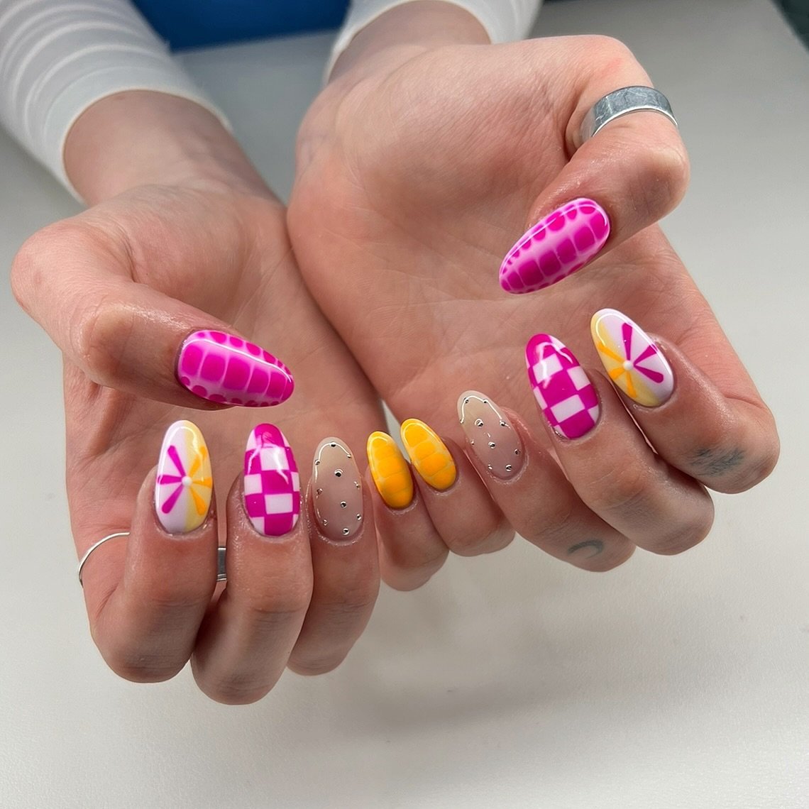 25 Summer Nails That Are Trending Right Now summer nail1 2