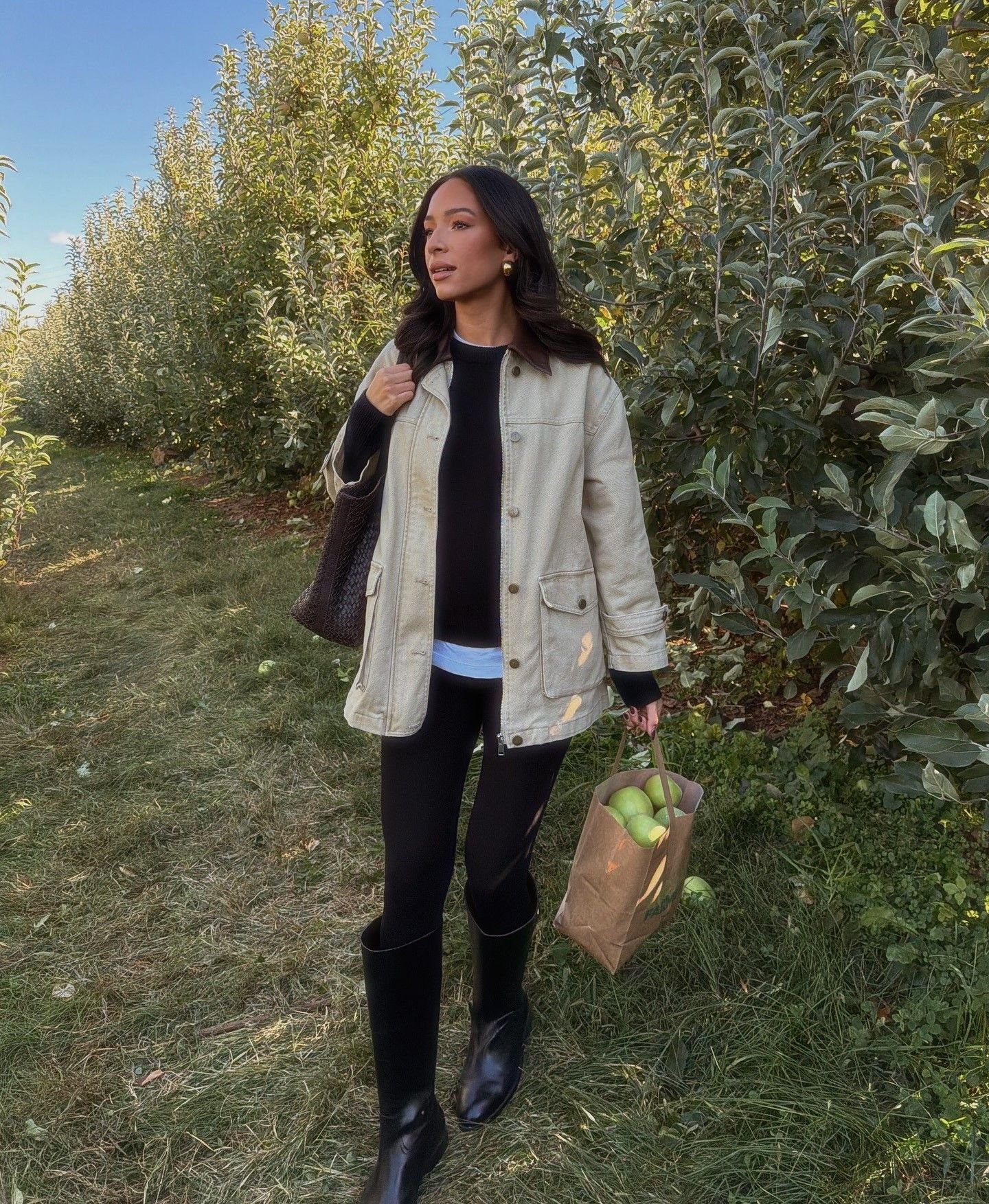 22 Apple Picking Outfits for Women to Try This Fall apple picking outfits for women 10