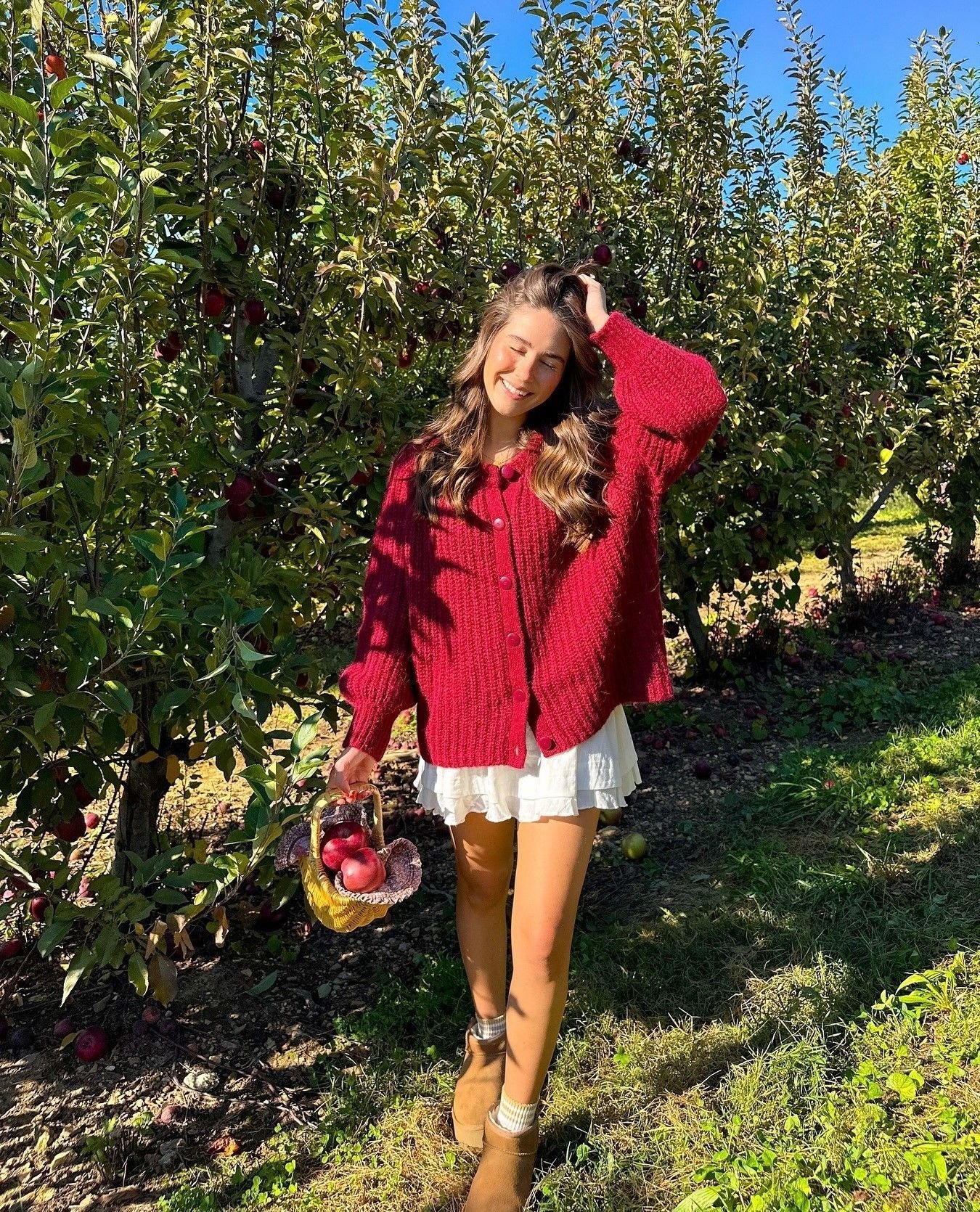 22 Apple Picking Outfits for Women to Try This Fall apple picking outfits for women 20