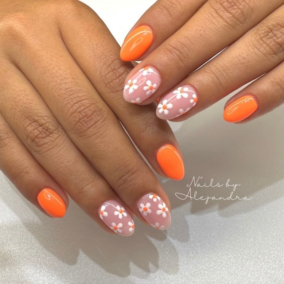 20 Orange Nails You'll Want to Copy This Year orange nail ideas 2 1