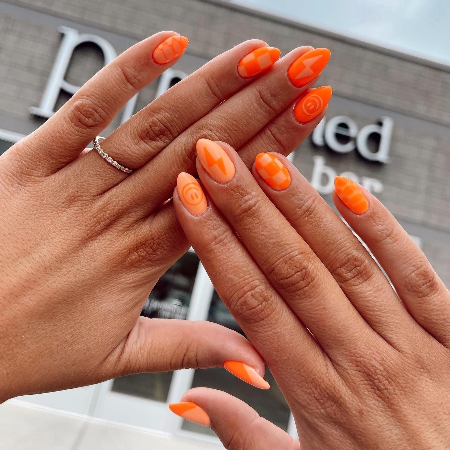 20 Orange Nails You'll Want to Copy This Year orange nail ideas 2 3