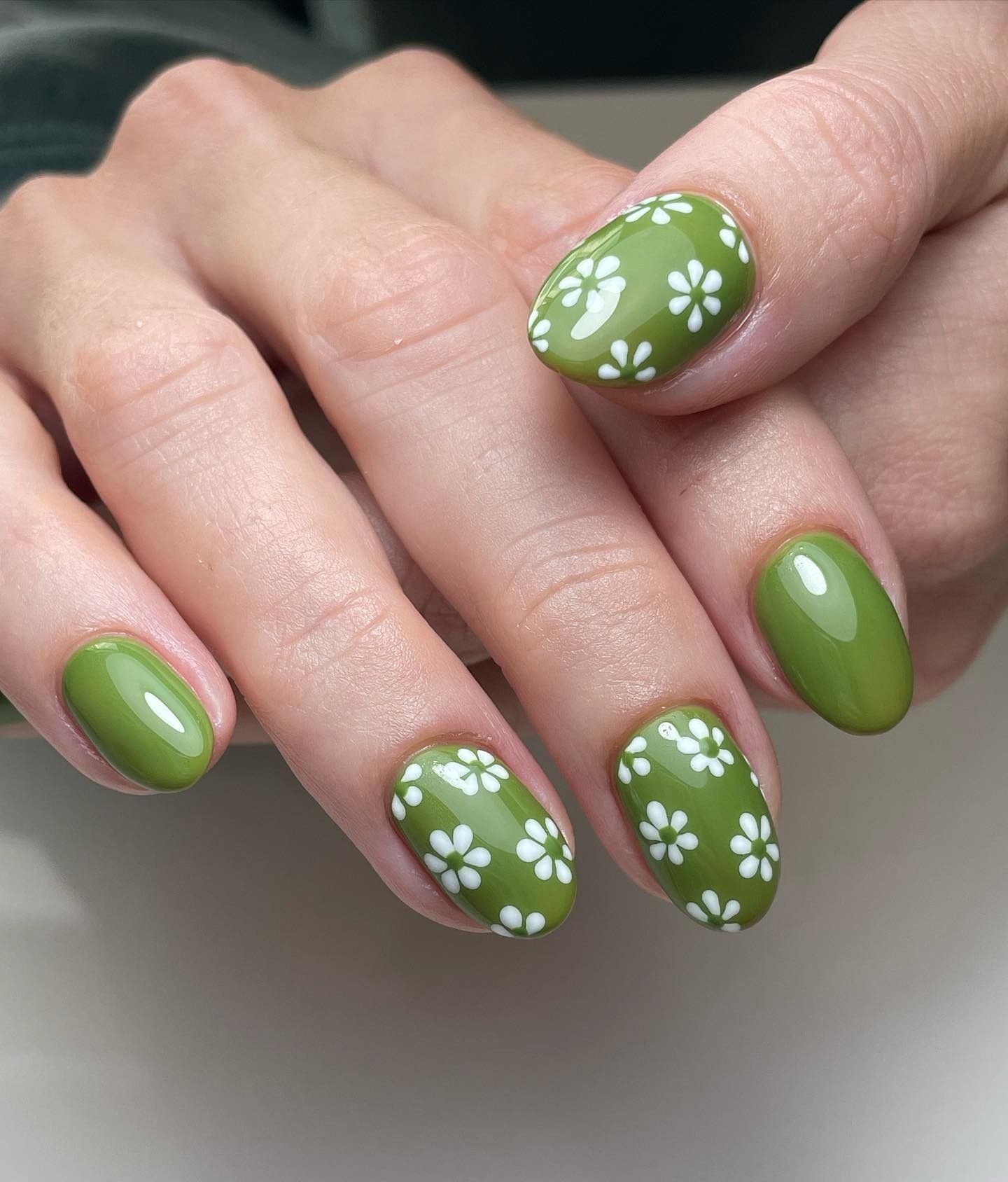 20 September Nail Colors We're Obsessing Over Right Now september nail ideas 2