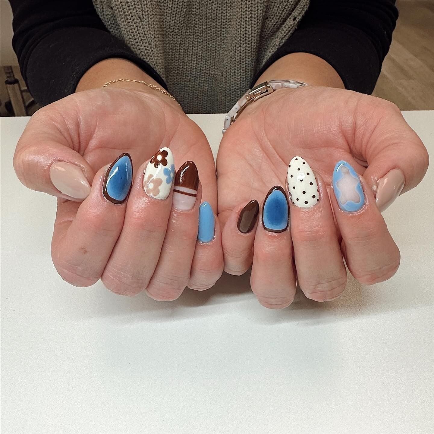20 September Nail Colors We're Obsessing Over Right Now september nail ideas 5