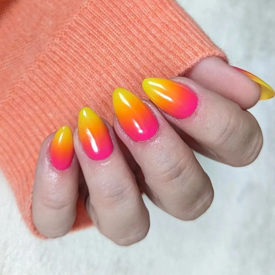 22 Sunset Nail Ideas: Best Designs, Colors and Trends to Try sunset nail ideas 4