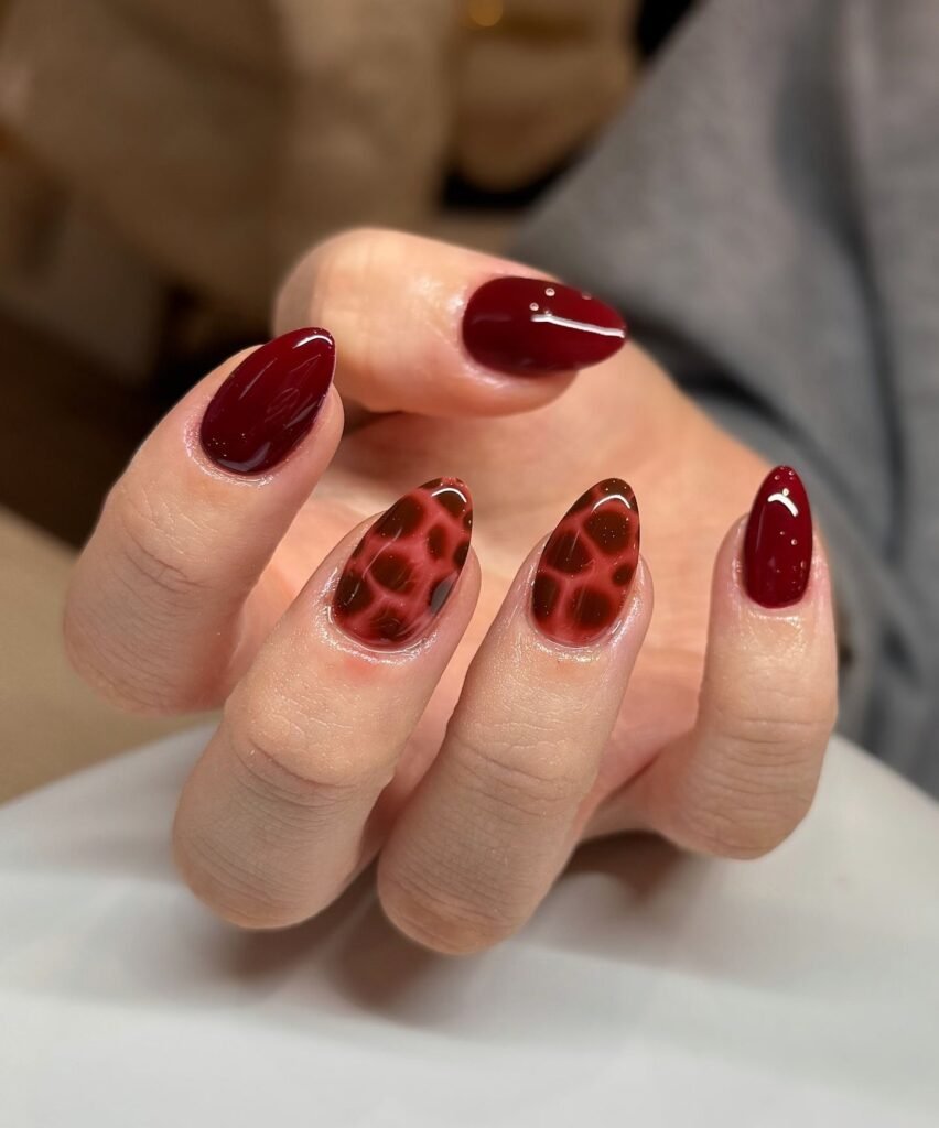 22 Tortoise Shell Nails Perfect for Autumn 2026 tortoise shell nail ideas 1 2