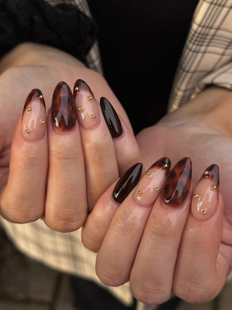 22 Tortoise Shell Nails Perfect for Autumn 2026 tortoise shell nail ideas 1 6