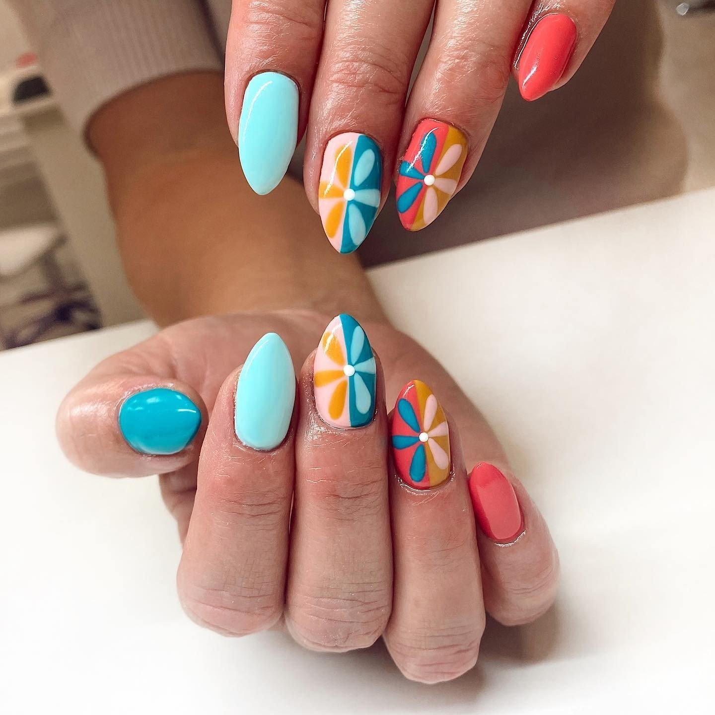 24 August Nails Ideas: Cute and Fresh Summer Looks to Try imageye august nails 1