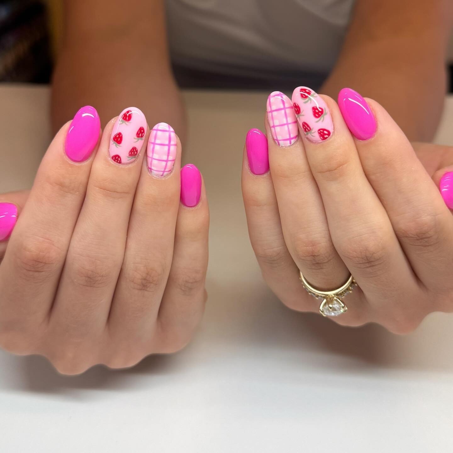 24 August Nails Ideas: Cute and Fresh Summer Looks to Try imageye august nails 5