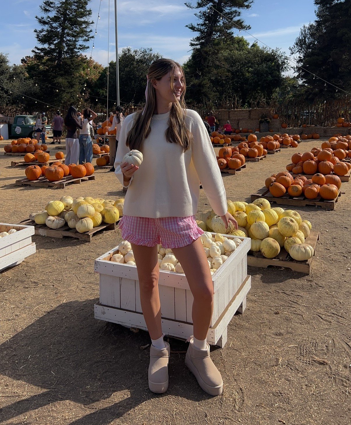 23 Pumpkin Patch Outfits for Women: Easy and Stylish Fall Looks imageye pumpkin patch outfits for women 12