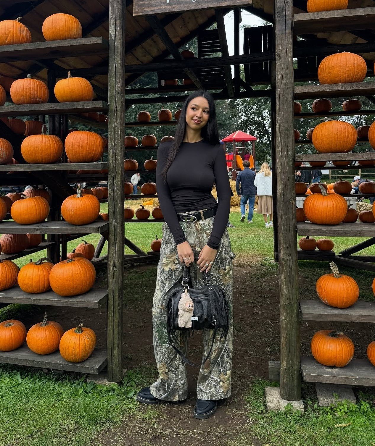 23 Pumpkin Patch Outfits for Women: Easy and Stylish Fall Looks imageye pumpkin patch outfits for women 13