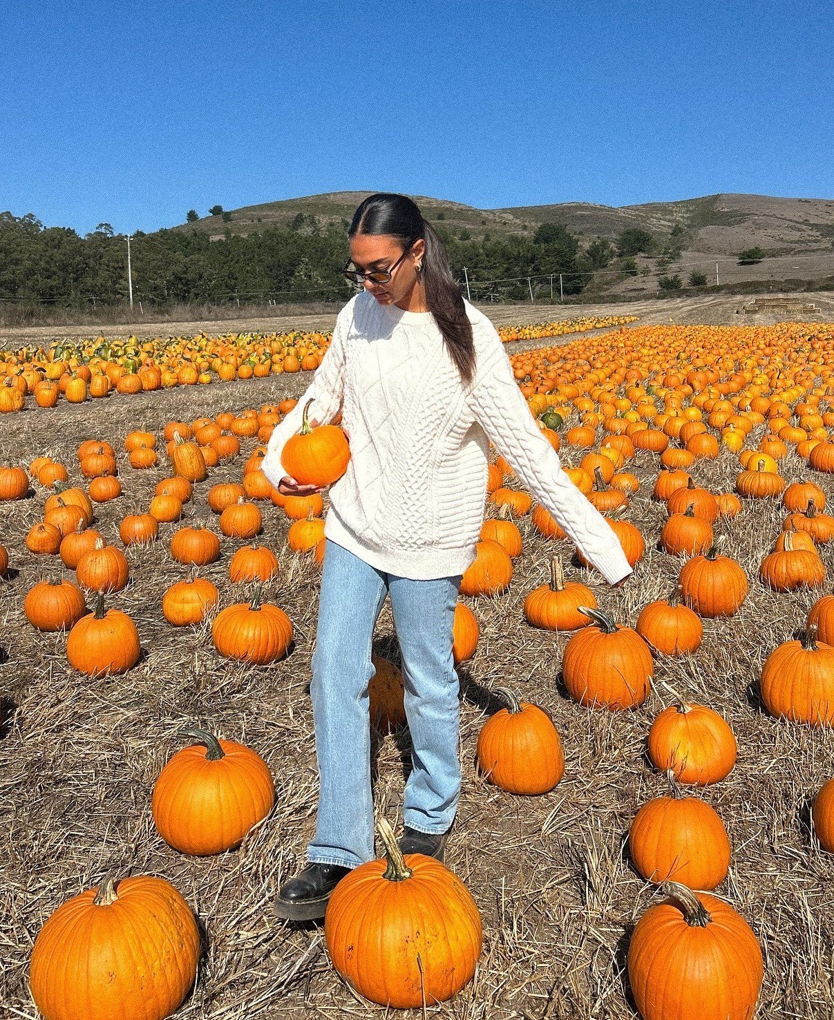 23 Pumpkin Patch Outfits for Women: Easy and Stylish Fall Looks imageye pumpkin patch outfits for women 15