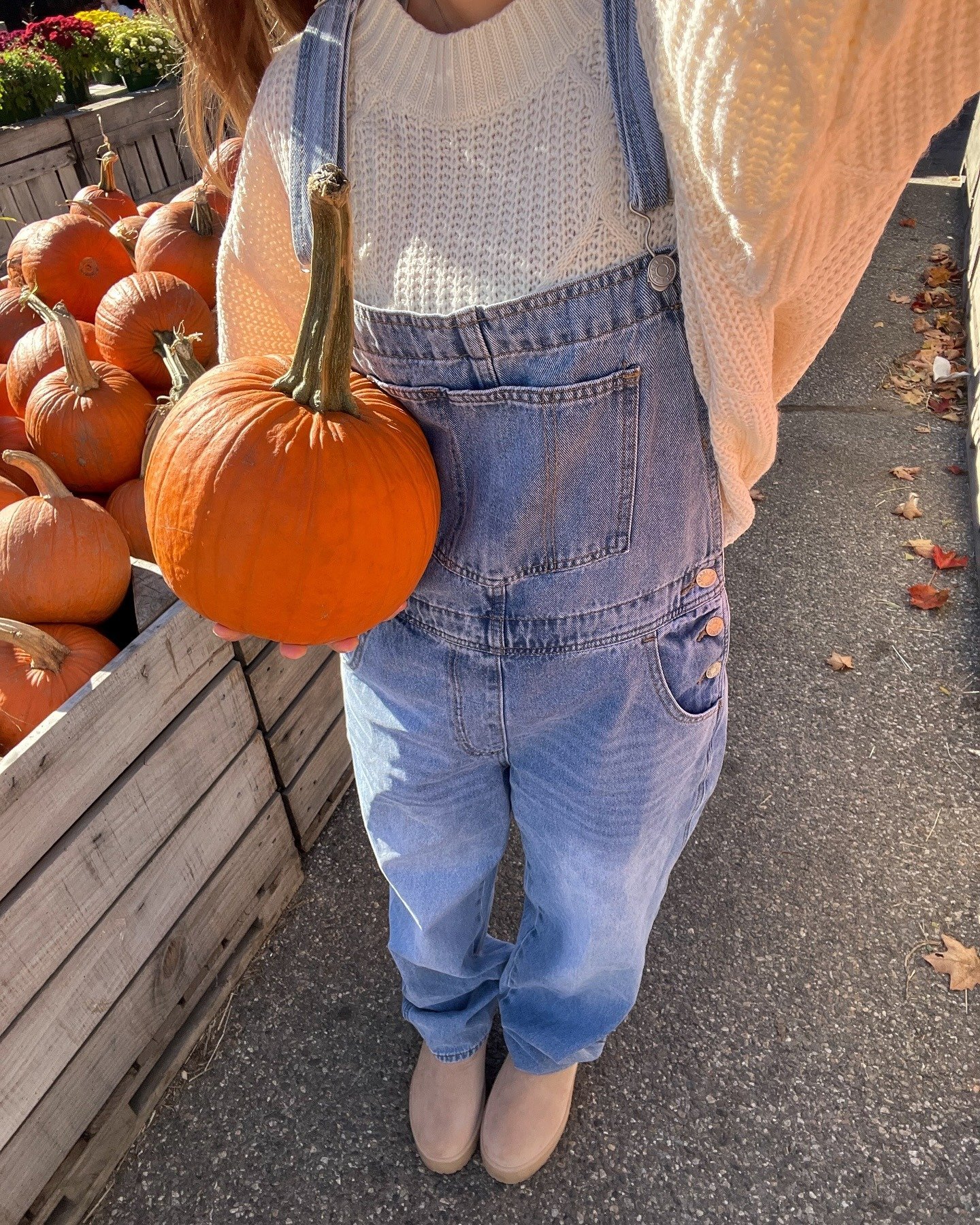 23 Pumpkin Patch Outfits for Women: Easy and Stylish Fall Looks imageye pumpkin patch outfits for women 16