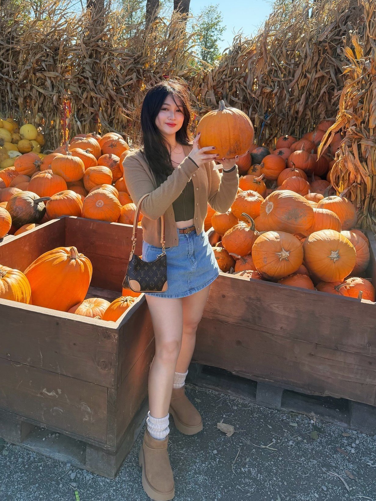 23 Pumpkin Patch Outfits for Women: Easy and Stylish Fall Looks imageye pumpkin patch outfits for women 20
