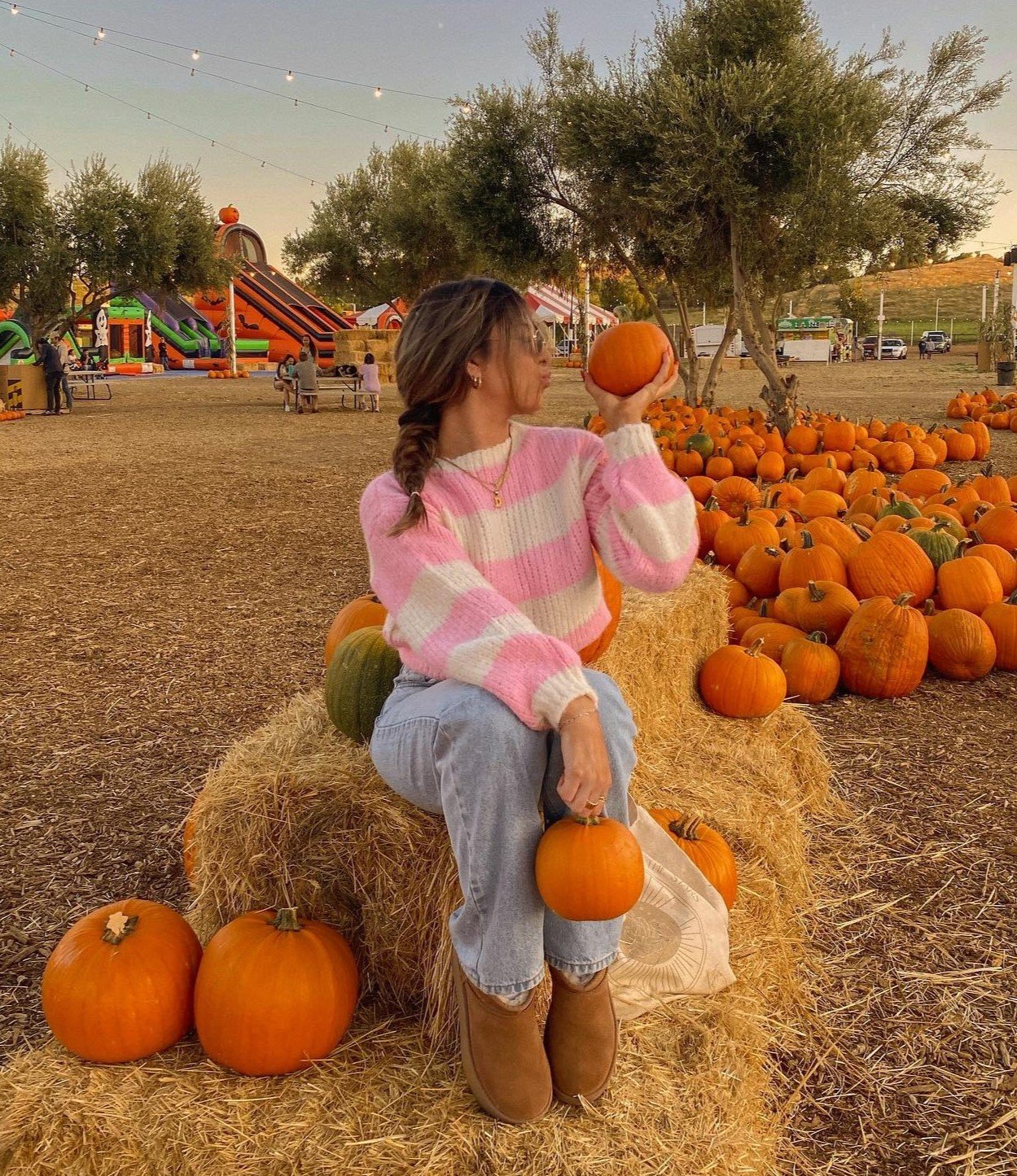 23 Pumpkin Patch Outfits for Women: Easy and Stylish Fall Looks imageye pumpkin patch outfits for women 21