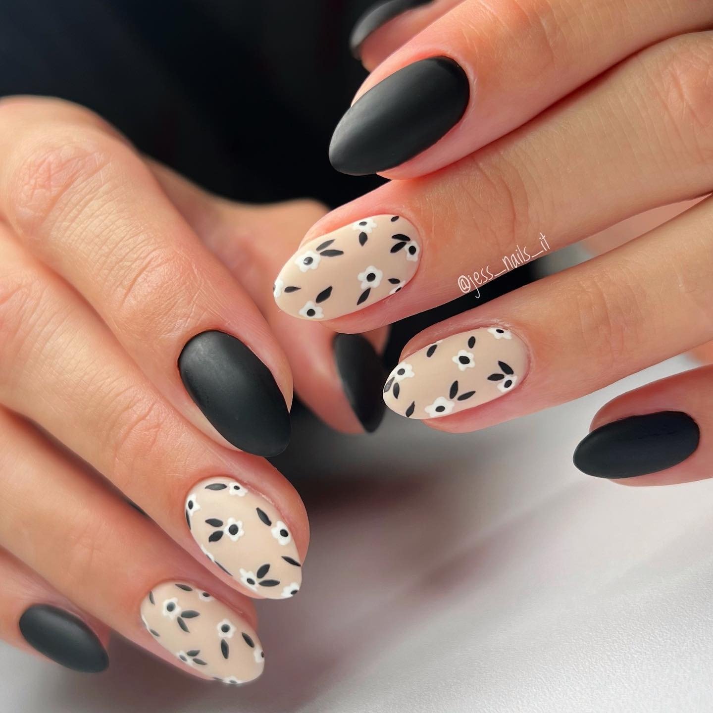 17 Fall Matte Nails Everyone Will Be Saving This Autumn fall matte nails 12