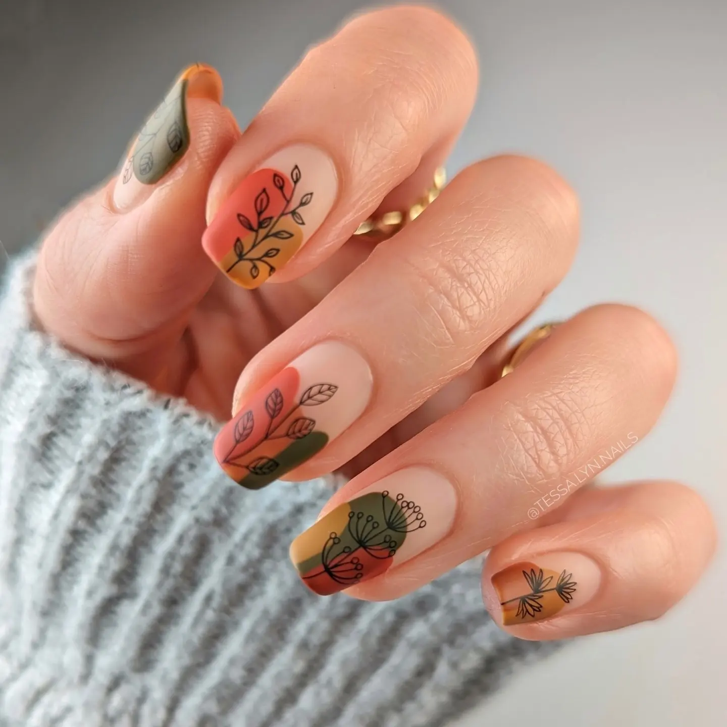 17 Fall Matte Nails Everyone Will Be Saving This Autumn fall matte nails 2 1235e5d7 f166 4103 920c 2180edd6bafc