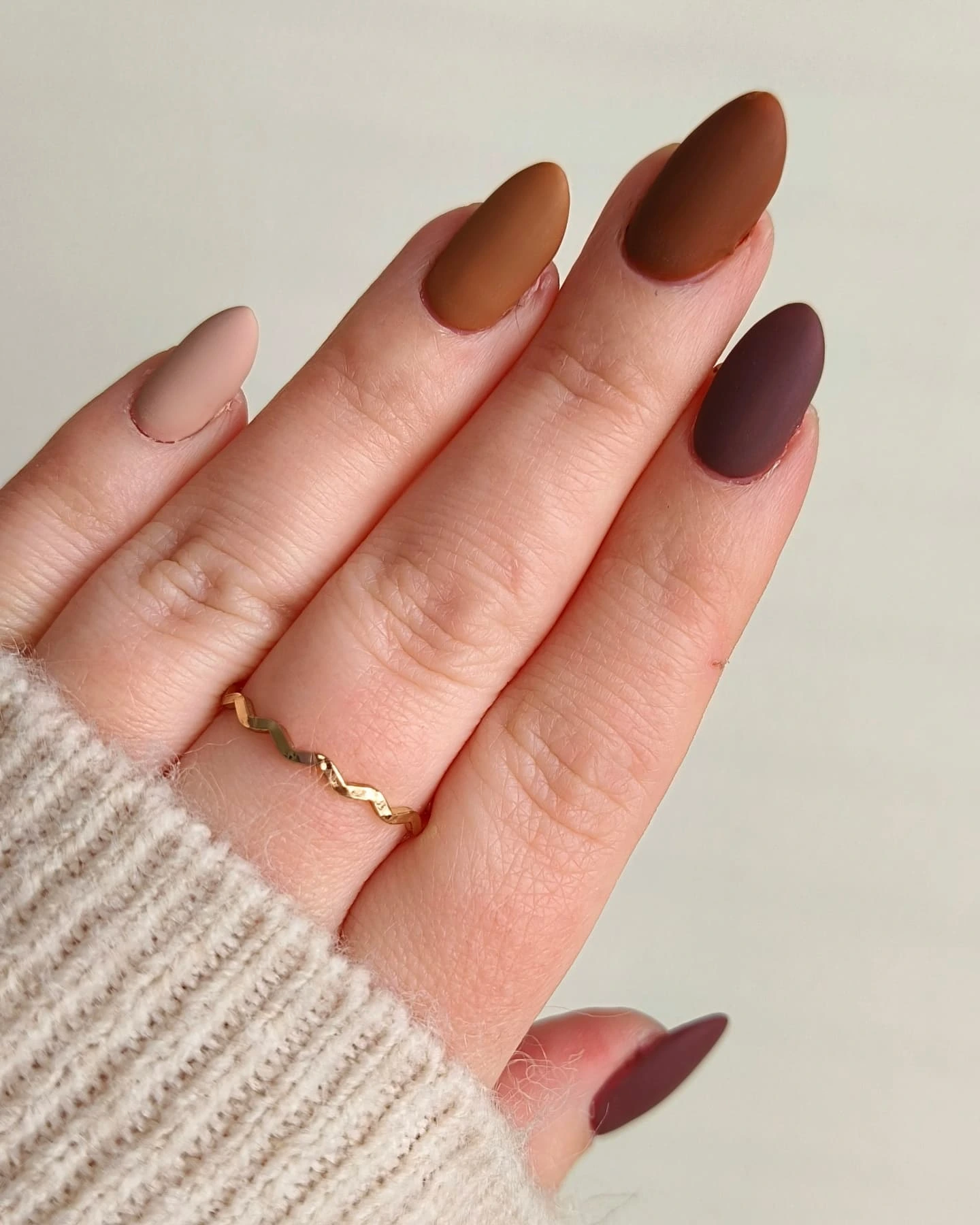 17 Fall Matte Nails Everyone Will Be Saving This Autumn fall matte nails 4 d1d5b9ee 7937 4d10 93fe bd60f0f0725b