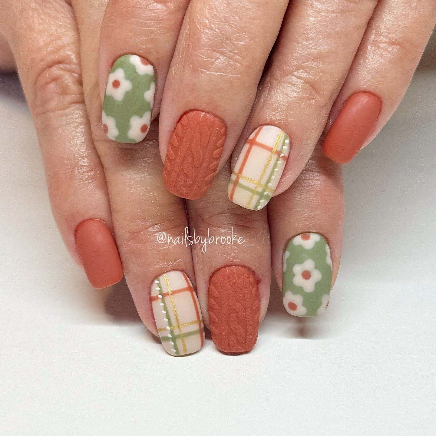 17 Fall Matte Nails Everyone Will Be Saving This Autumn fall matte nails 8