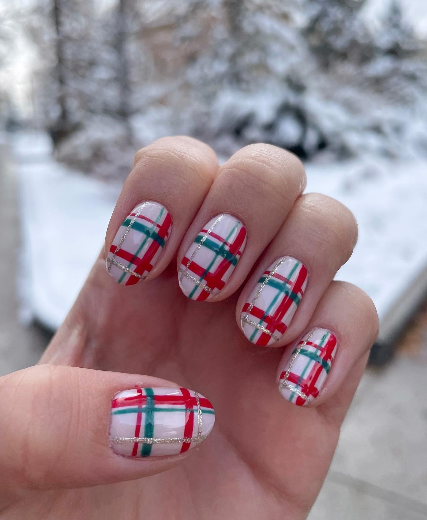 17 Plaid Nails That Make Cozy Season Even Better plaid nails 11