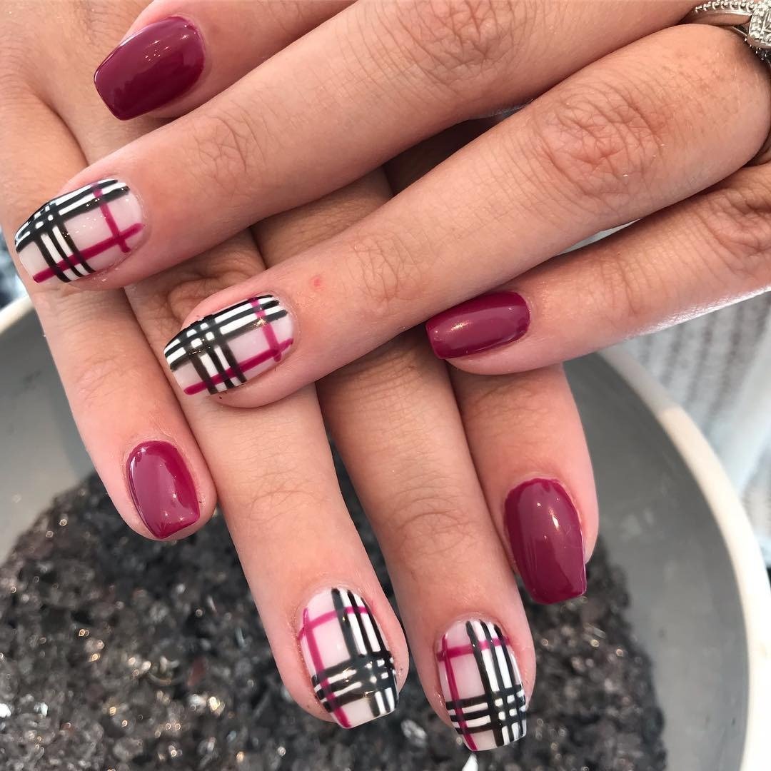 17 Plaid Nails That Make Cozy Season Even Better plaid nails 12