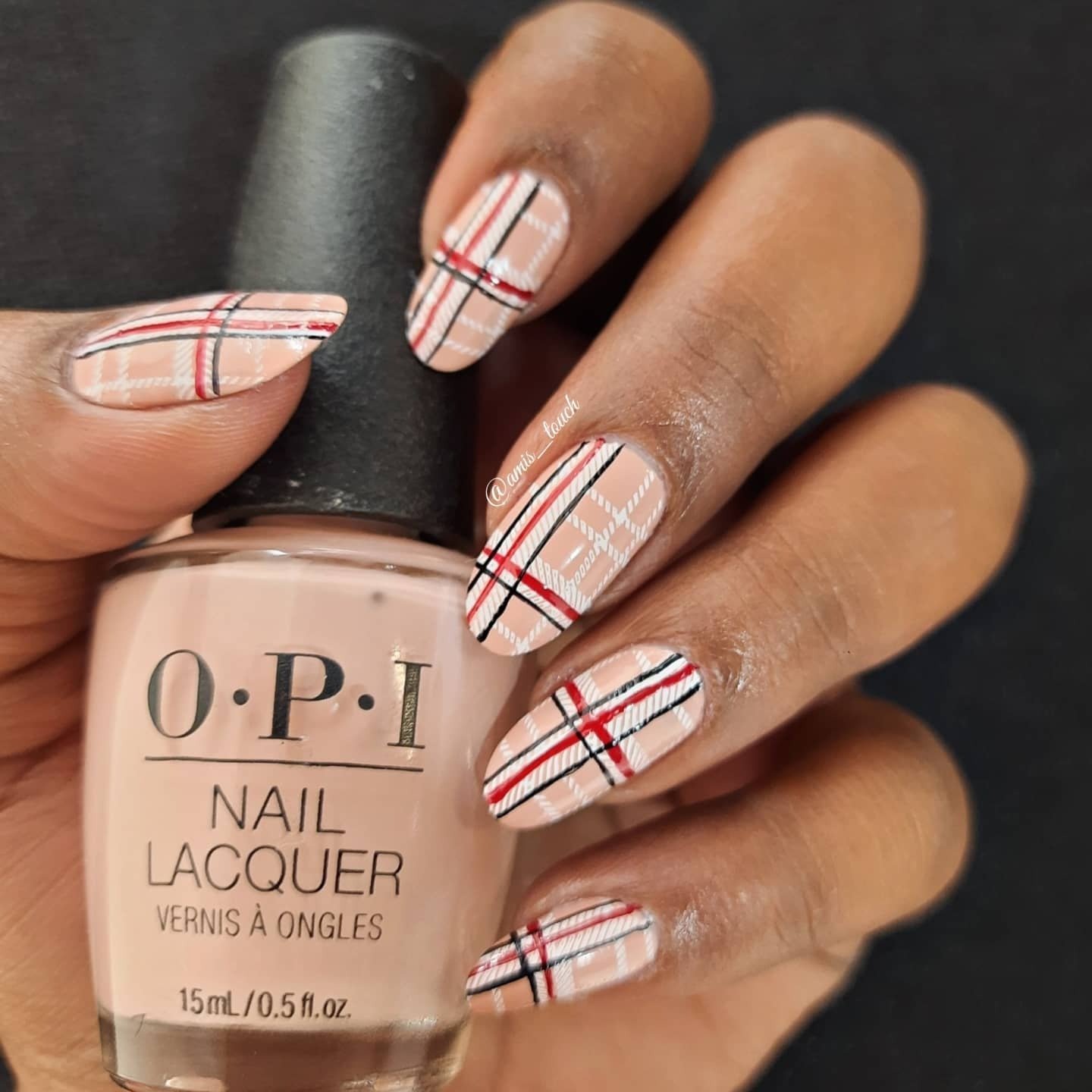 17 Plaid Nails That Make Cozy Season Even Better plaid nails 14