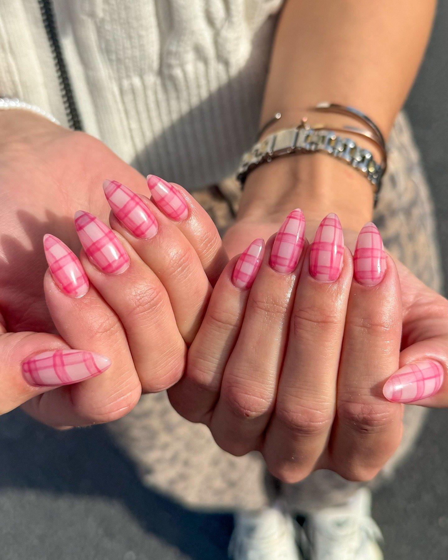 17 Plaid Nails That Make Cozy Season Even Better plaid nails 15