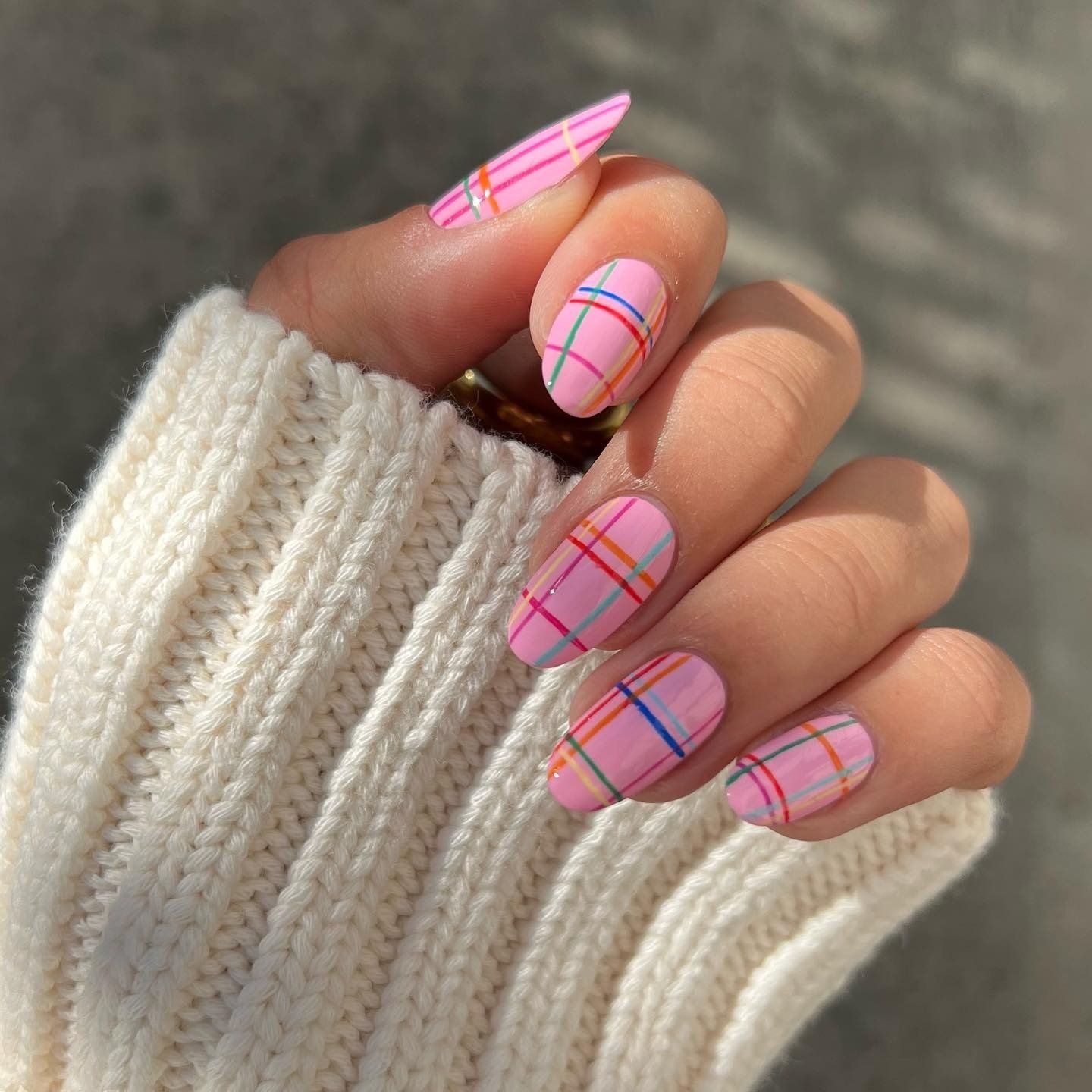 17 Plaid Nails That Make Cozy Season Even Better plaid nails 2