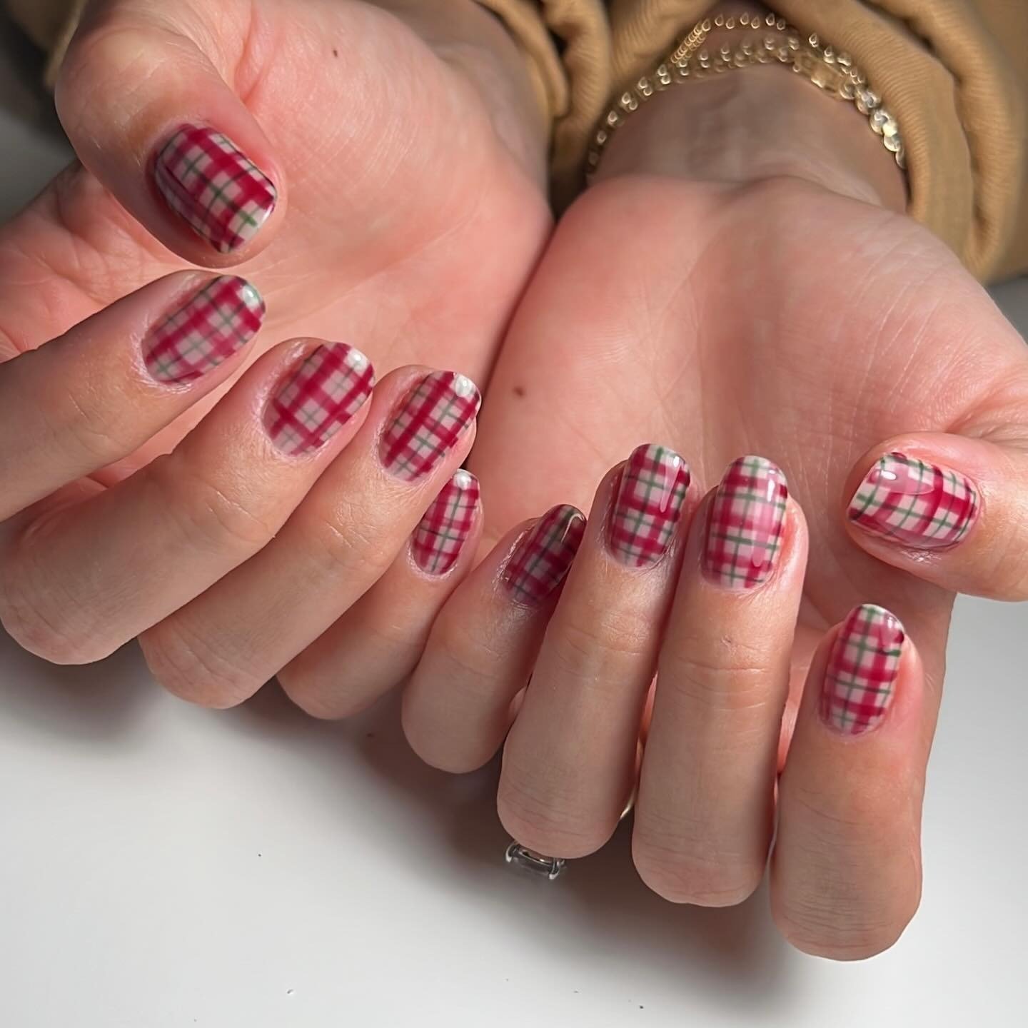17 Plaid Nails That Make Cozy Season Even Better plaid nails 3