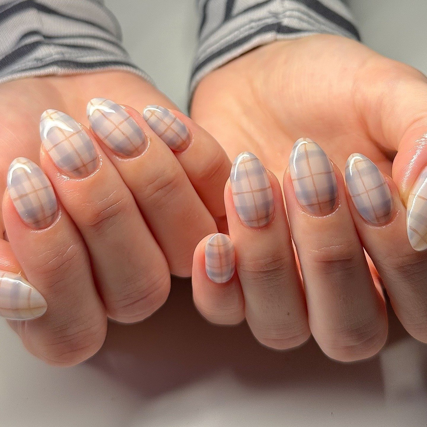 17 Plaid Nails That Make Cozy Season Even Better plaid nails 4