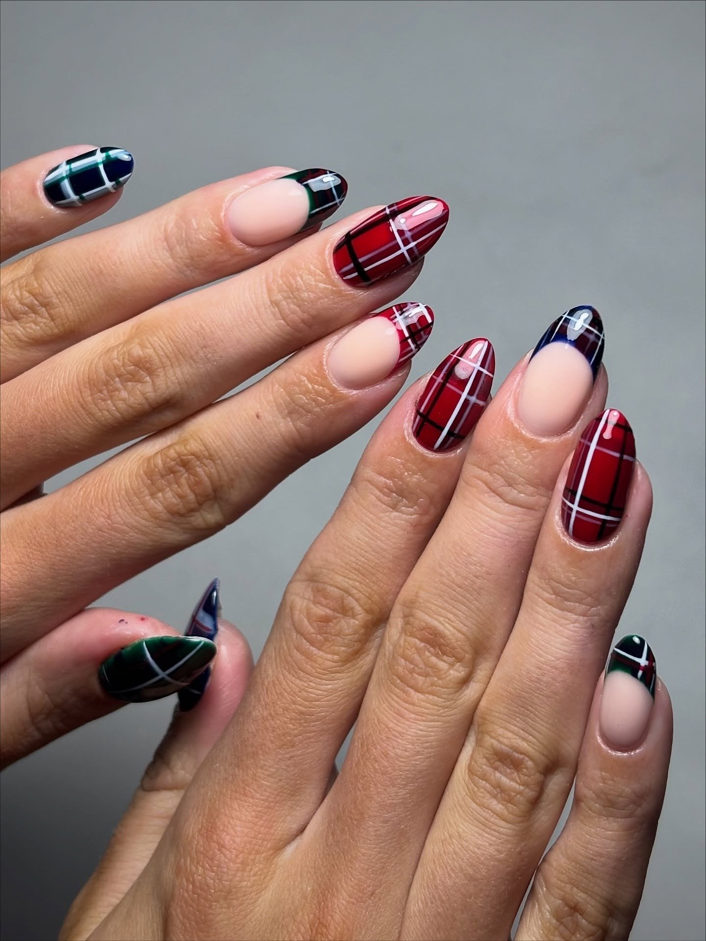 17 Plaid Nails That Make Cozy Season Even Better plaid nails 6